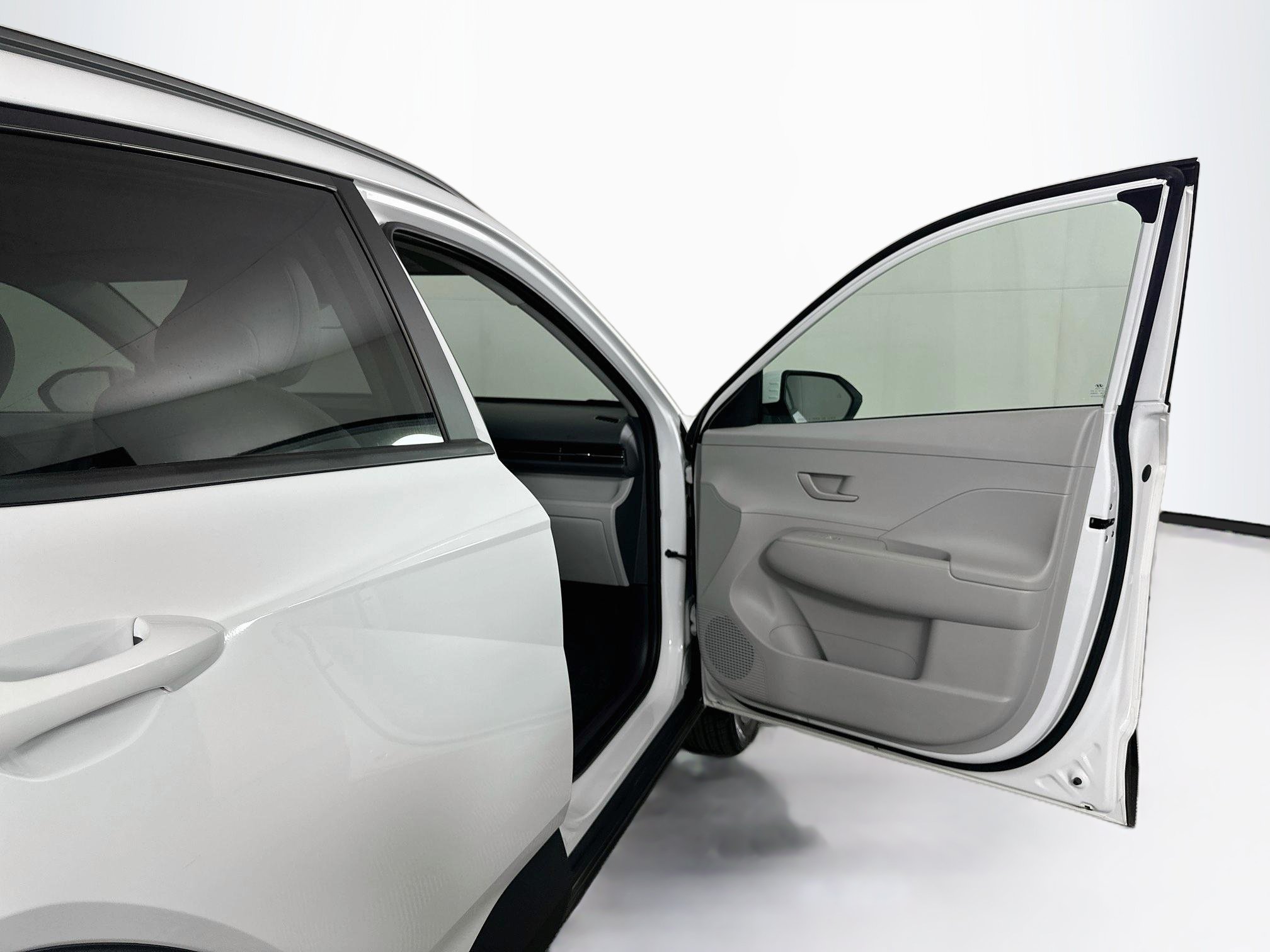 Used 2025 Hyundai Kona SEL AWD/4WD image 30