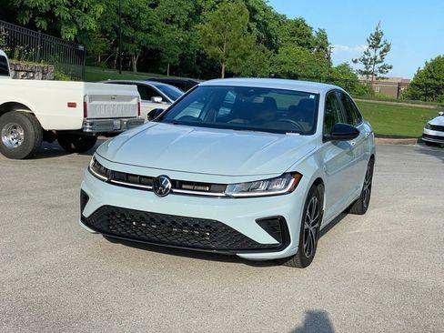 Used 2025 Volkswagen Jetta Sport FWD image 3