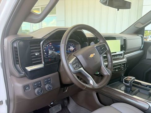 Certified 2025 Chevrolet Silverado 1500 LT AWD/4WD image 10