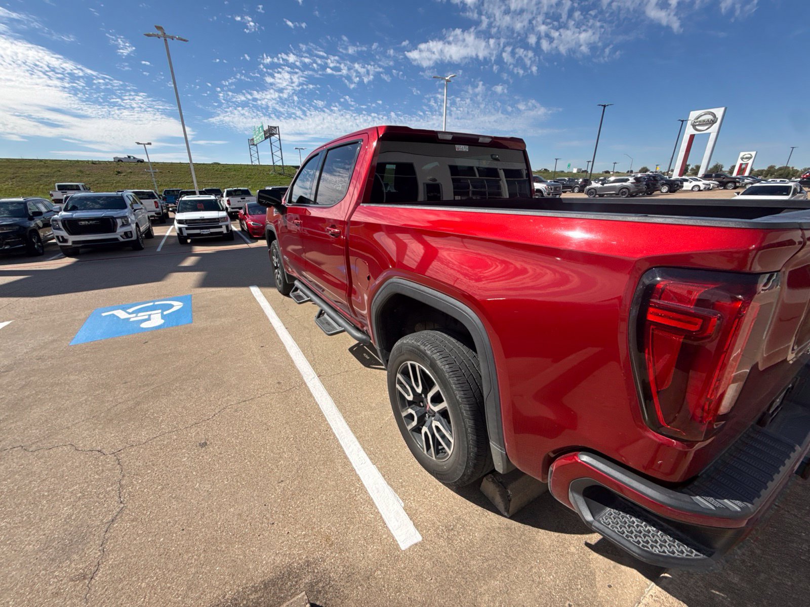 Used 2021 GMC Sierra 1500 AT4 w/ Driver Alert Package I AWD/4WD image 8