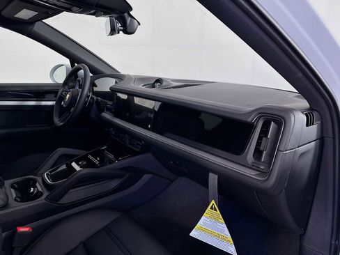 New 2025 Porsche Cayenne Coupe image 36
