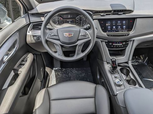 New 2025 Cadillac XT5 Luxury FWD image 11