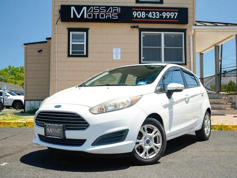 Used 2016 Ford Fiesta SE FWD image 1