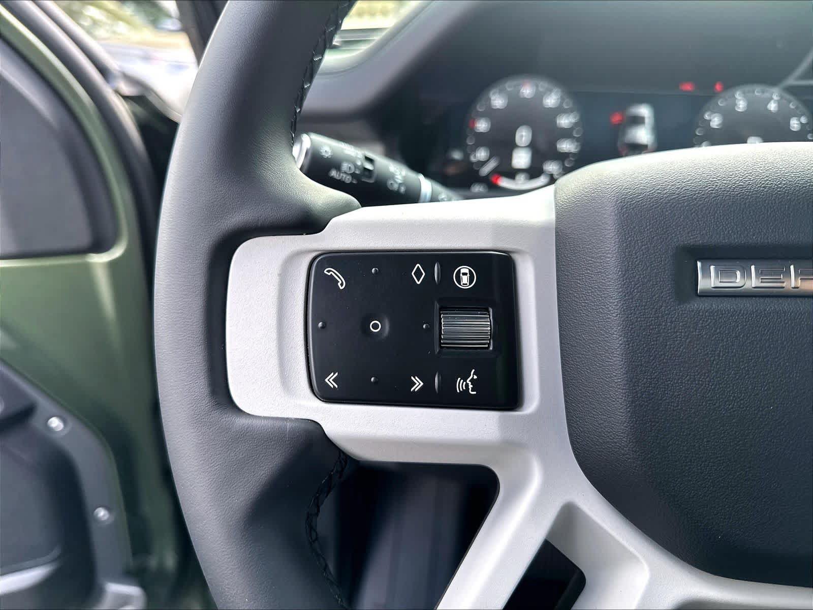 New 2026 Land Rover Defender 110 X-Dynamic SE AWD/4WD image 17