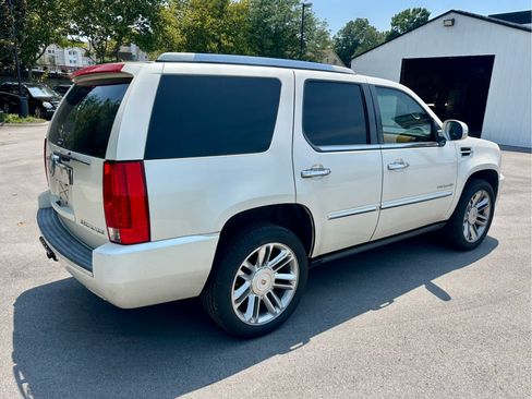 Used 2012 Cadillac Escalade Platinum RWD image 5