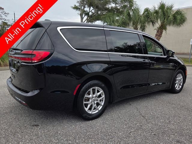 Used 2024 Chrysler Pacifica Touring-L FWD image 5