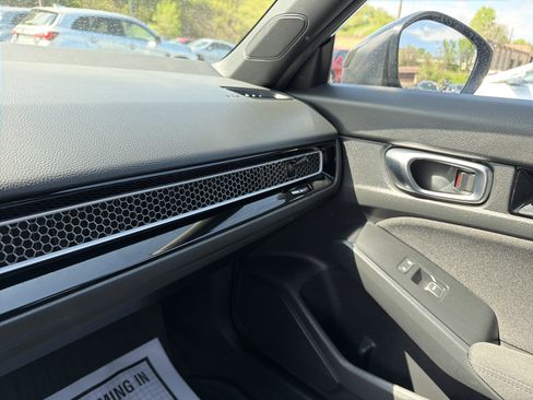 Used 2025 Honda Civic Sport image 22