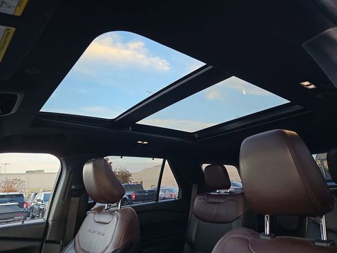 Used 2022 Ford Explorer Platinum w/ Equipment Group 601A image 23