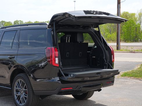 Used 2025 Ford Expedition Platinum w/ Stealth Performance Package AWD/4WD image 31