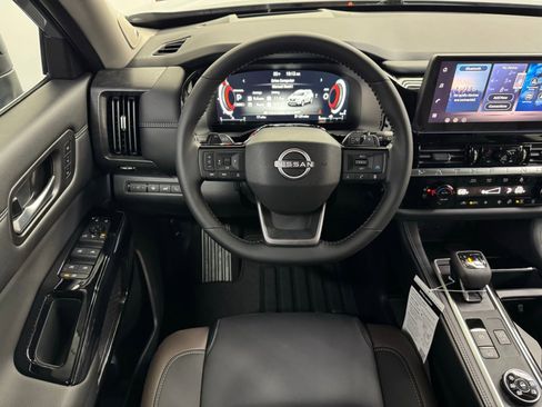 New 2026 Nissan Pathfinder Platinum image 16