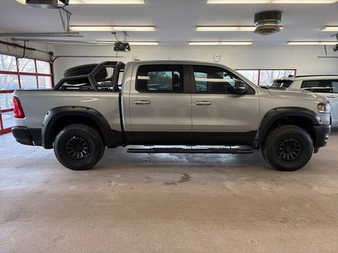 Used 2025 RAM 1500 Laramie image 32