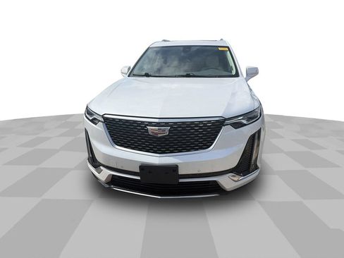 Used 2023 Cadillac XT6 Premium Luxury FWD image 3
