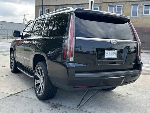 Used 2019 Cadillac Escalade Luxury AWD/4WD image 6