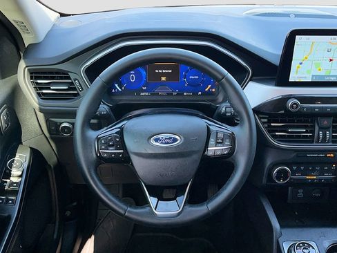 Used 2022 Ford Escape SEL w/ Technology Package FWD image 11
