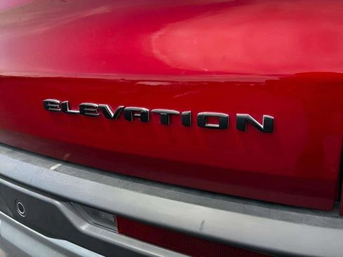 Used 2025 GMC Acadia Elevation w/ Elevation Premium Package FWD image 17