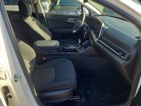 Used 2023 Kia Sportage LX FWD image 7