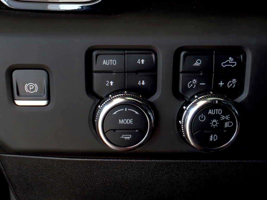 Used 2024 GMC Sierra 2500 AT4 w/ AT4 Premium Plus Package AWD/4WD image 31