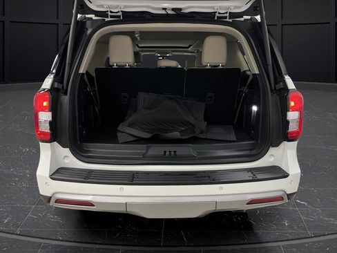 Used 2024 Ford Expedition XLT image 15