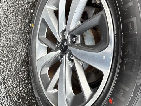 Used 2019 Kia Sorento EX image 11