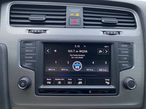 Used 2017 Volkswagen Golf S image 26