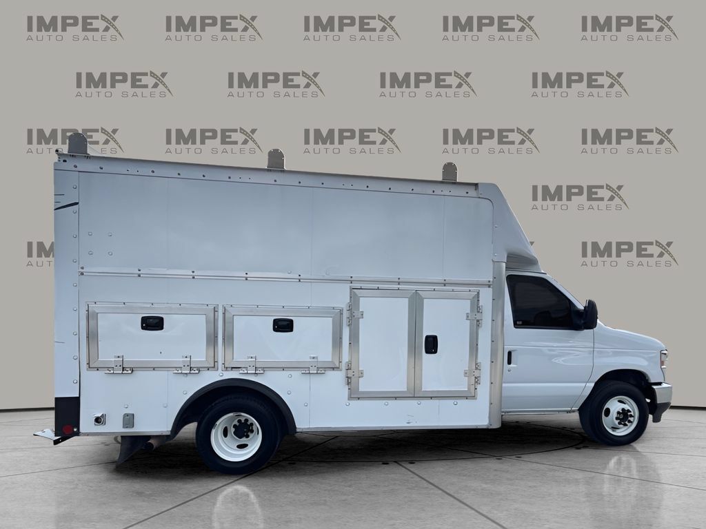 Used 2024 Ford E-350 and Econoline 350 Super Duty w/ Power Windows & Locks Group RWD image 6