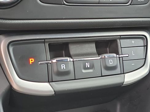 Used 2024 GMC Terrain SLE AWD/4WD image 25