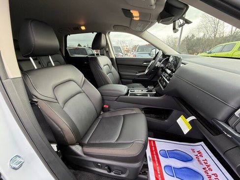 New 2025 Nissan Pathfinder SL w/ Black Appearance Package image 19