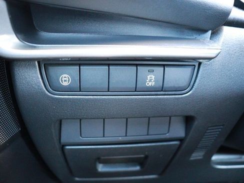 Used 2020 MAZDA MAZDA3 Hatchback FWD image 24