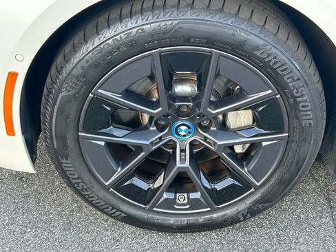 Used 2023 BMW i4 eDrive35 RWD image 9