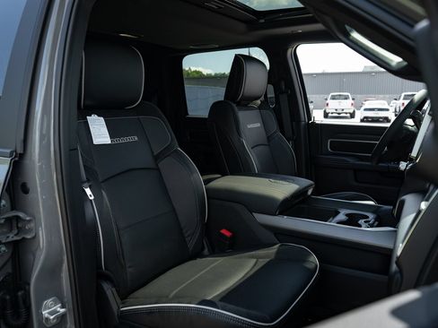 New 2026 RAM 3500 Laramie AWD/4WD image 39