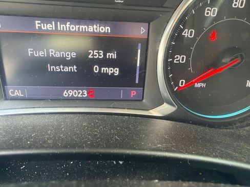Used 2019 Chevrolet Equinox LT w/ Sun & Navigation Package FWD image 9