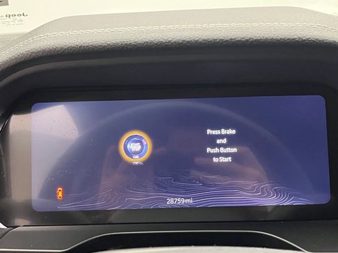 Used 2023 Jeep Grand Cherokee Limited w/ Luxury Tech Group II image 11