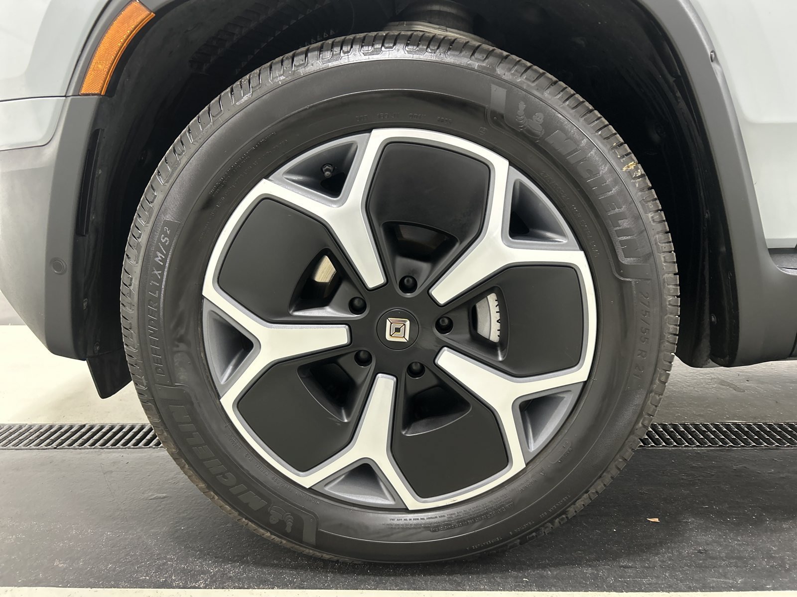 Used 2023 Rivian R1T Adventure Dual AWD/4WD image 9