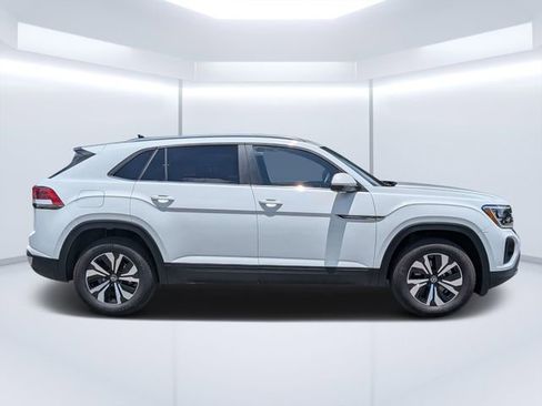 Certified 2025 Volkswagen Atlas Cross Sport SE FWD image 2