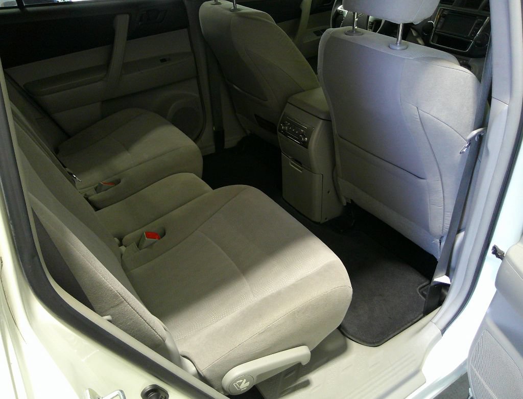 Used 2013 Toyota Highlander Plus FWD image 41