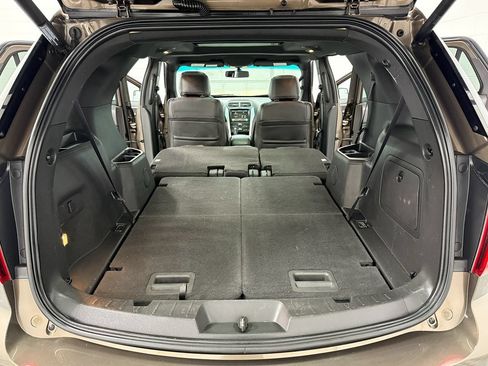 Used 2015 Ford Explorer XLT w/ Equipment Group 202A AWD/4WD image 30