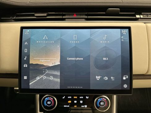 Used 2023 Land Rover Range Rover SE image 14