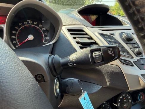 Used 2013 Ford Fiesta SE FWD image 23
