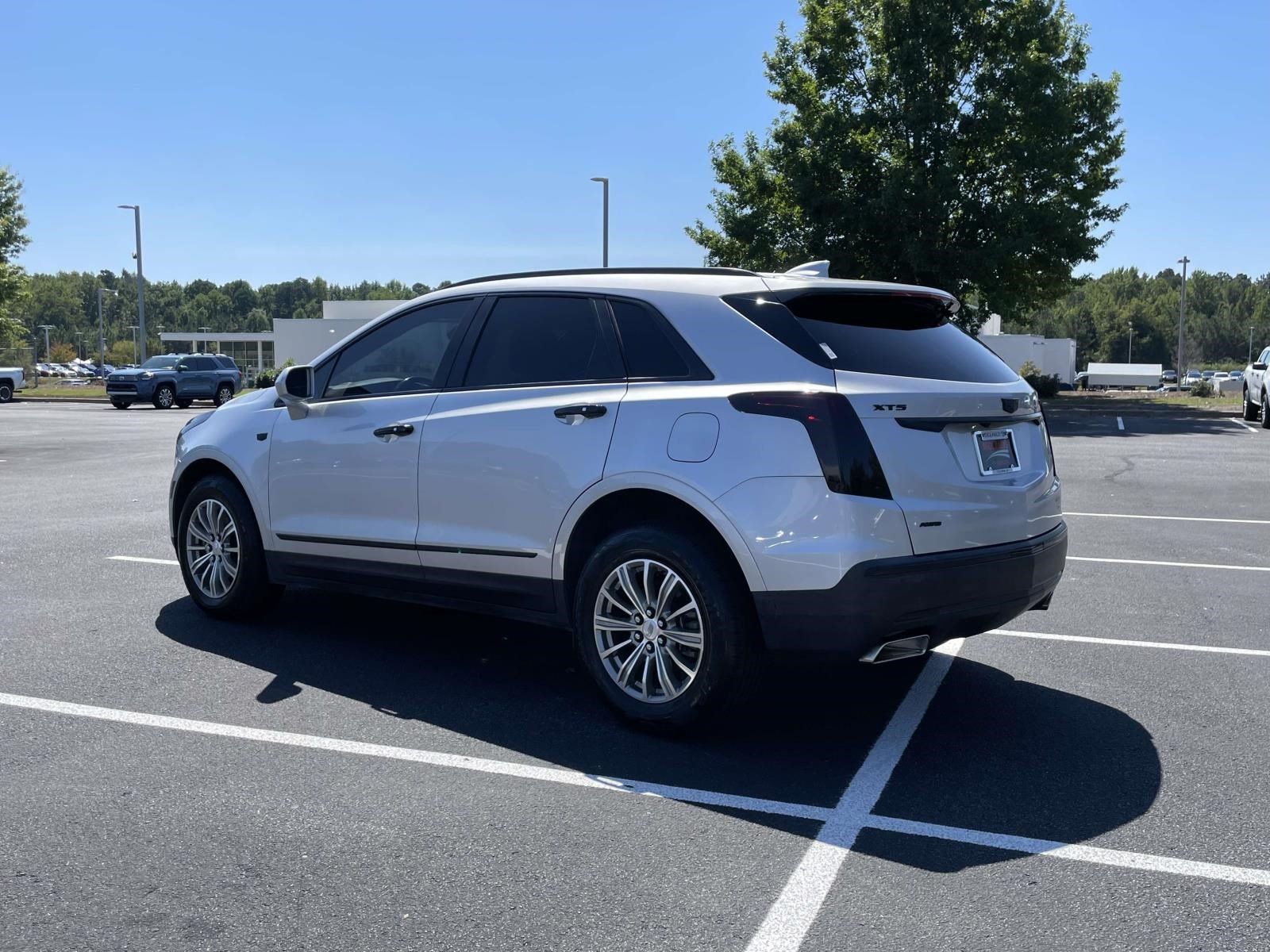 Used 2018 Cadillac XT5 Luxury w/ Driver Awareness Package AWD/4WD image 4