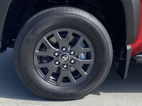 Used 2026 Toyota 4Runner SR5 AWD/4WD image 8
