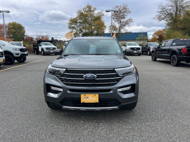 Used 2023 Ford Explorer XLT w/ Equipment Group 202A AWD/4WD image 2