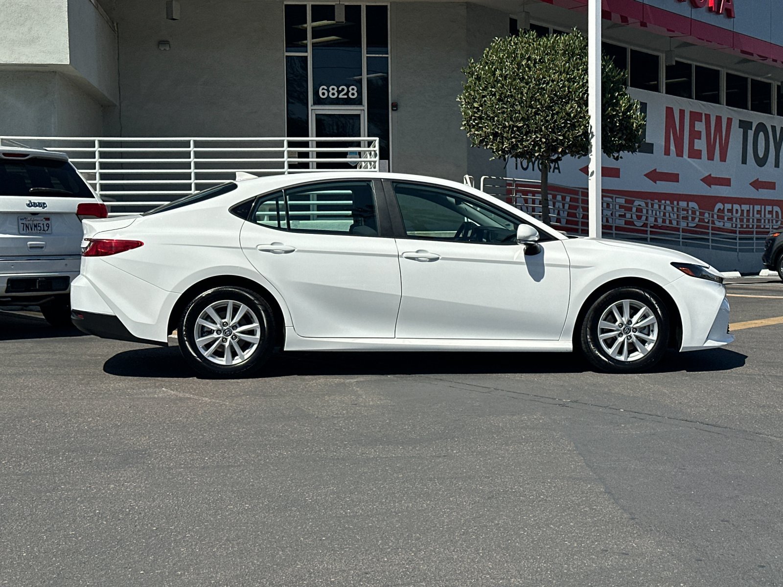 Used 2025 Toyota Camry LE FWD image 6
