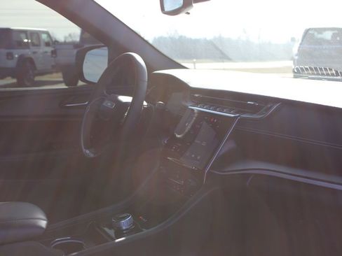 Used 2023 Jeep Grand Cherokee L Laredo image 29