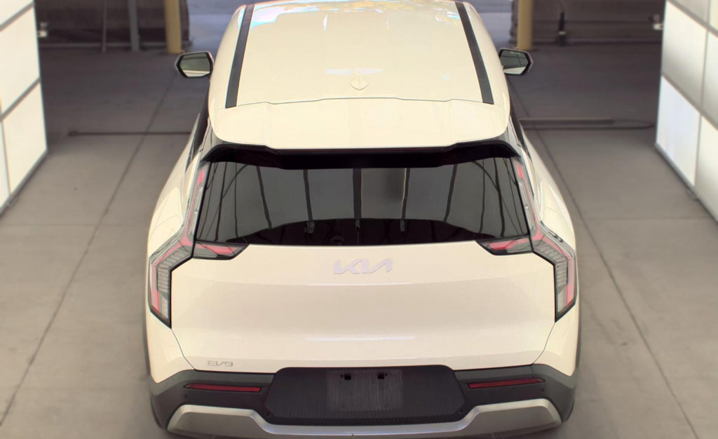 Used 2024 Kia EV9 Light Long Range RWD image 6
