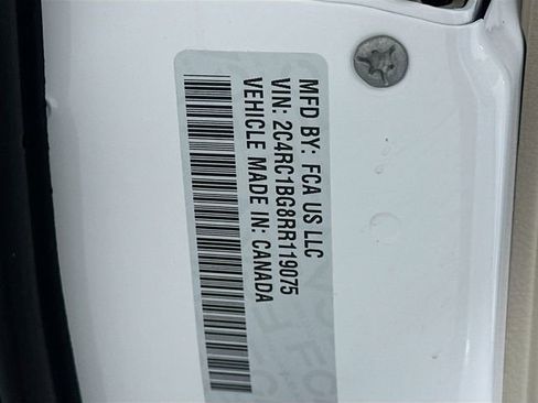 Used 2024 Chrysler Pacifica Touring-L image 30