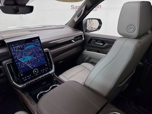 Used 2025 GMC Yukon Elevation w/ Technology Package image 27