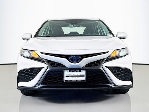 Used 2022 Toyota Camry SE w/ Audio Upgrade Package FWD image 3