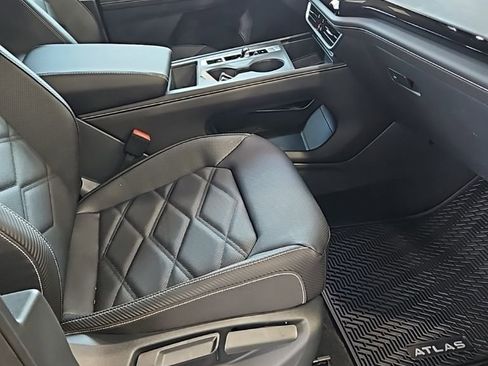 New 2026 Volkswagen Atlas Cross Sport SE AWD/4WD image 13