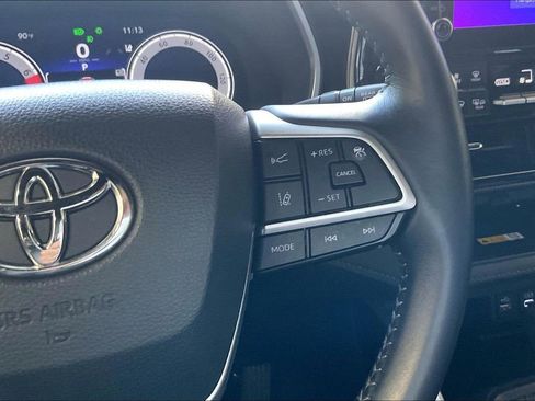 Used 2025 Toyota Highlander XSE AWD/4WD image 9