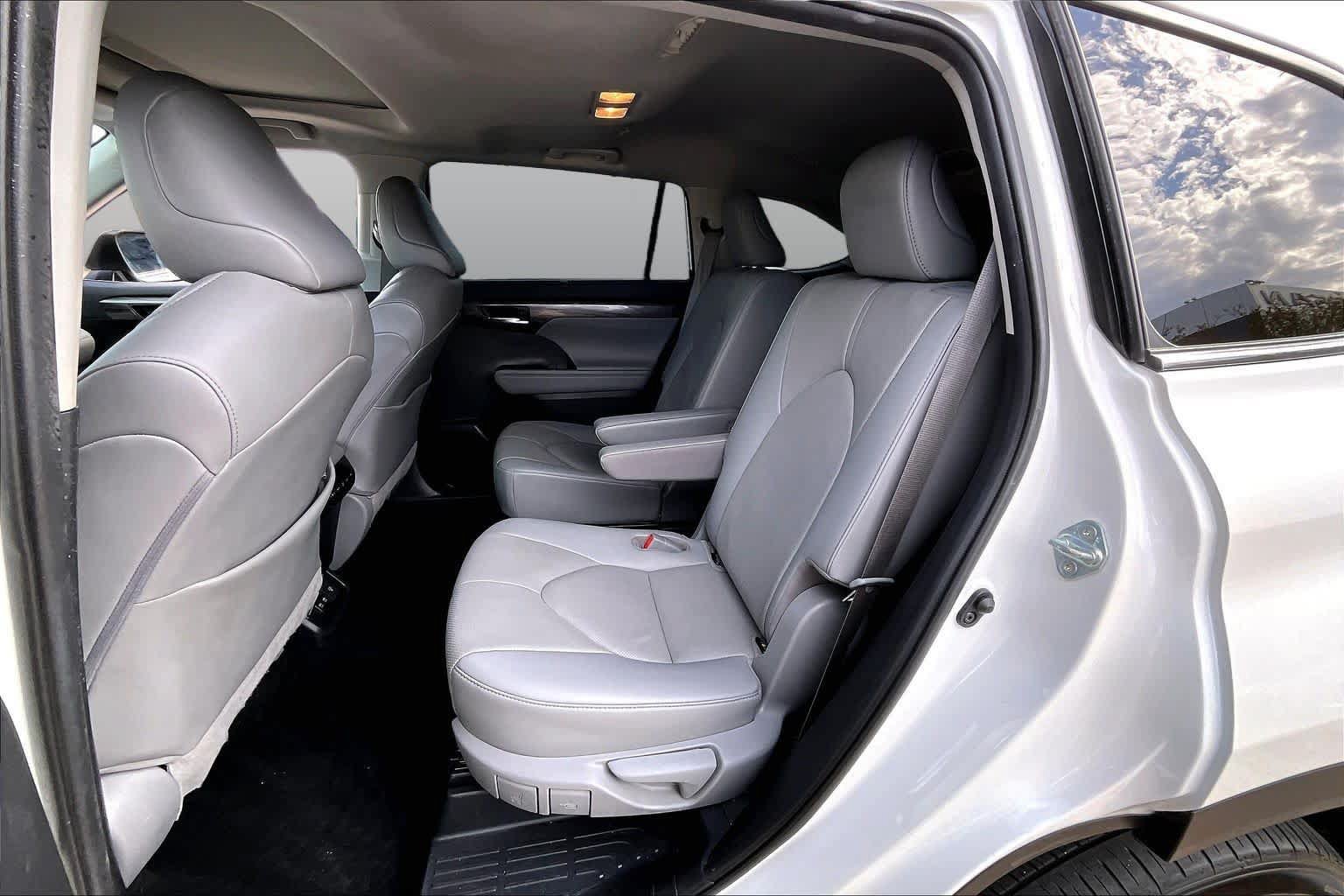 Used 2020 Toyota Highlander Limited FWD image 20